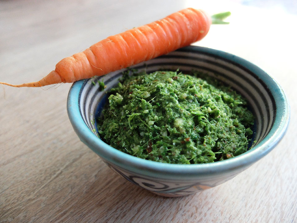 Pesto de fanes carottes : recette anti gaspi - Polygraphe